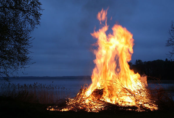 Feuer machen ohne Feuerzeug – mit diesen Methoden klappts (Teil 1)